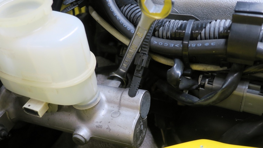 z32 bnr34(gt-r)ブレーキマスターシリンダーの交換