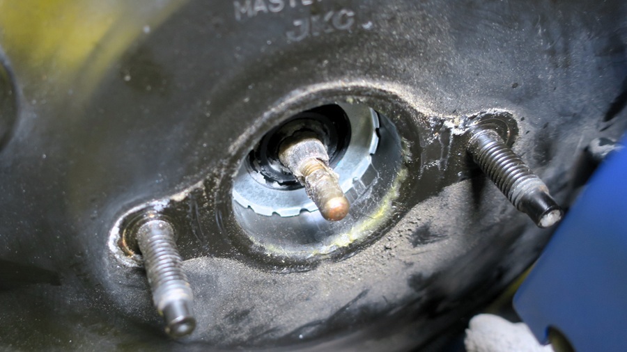 z32 bnr34(gt-r)ブレーキマスターシリンダーの交換